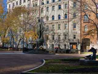  莫斯科:  俄国:  
 
 Tverskoy Boulevard